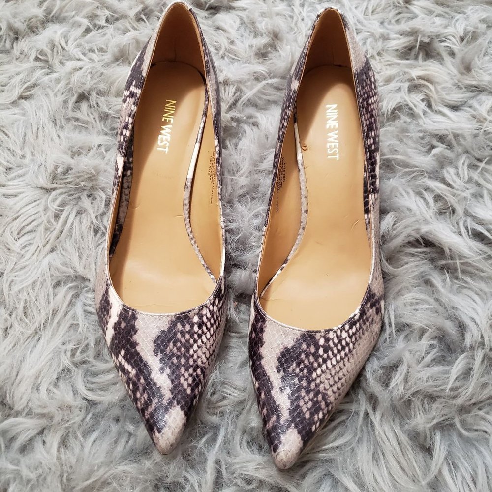 Nine West Faux Snakeskin Pointed Pumps Size 9